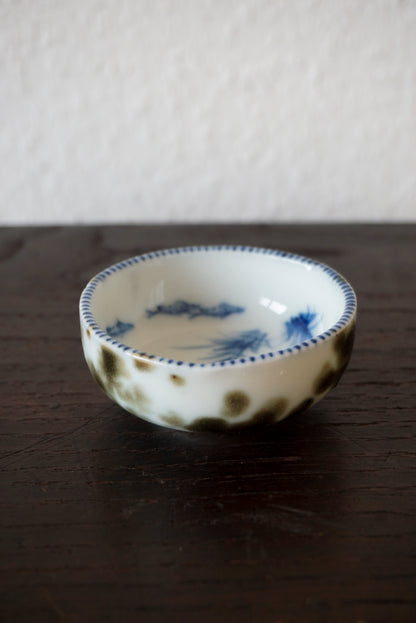 Small Plate (Porcelain/Fish&Aquatic Plants motif)