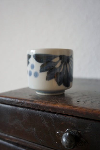 Sake Cup (Tobe-yaki/Gōsu-kiku motif)