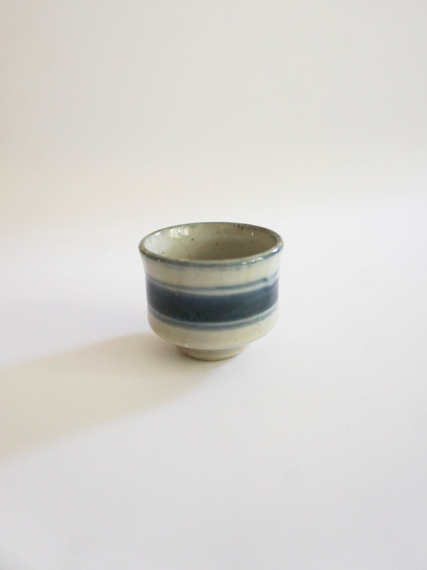 Sake Cup (Mino ware/Sometsuke line motif)