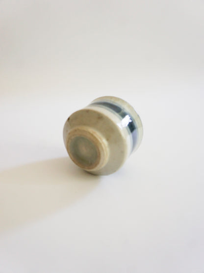 Sake Cup (Mino ware/Sometsuke line motif)