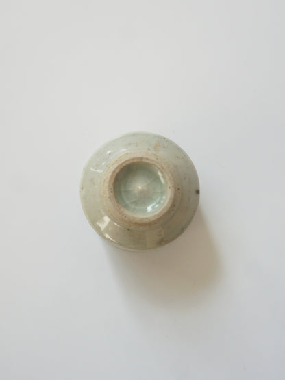 Sake Cup (Mino ware/Sometsuke line motif)