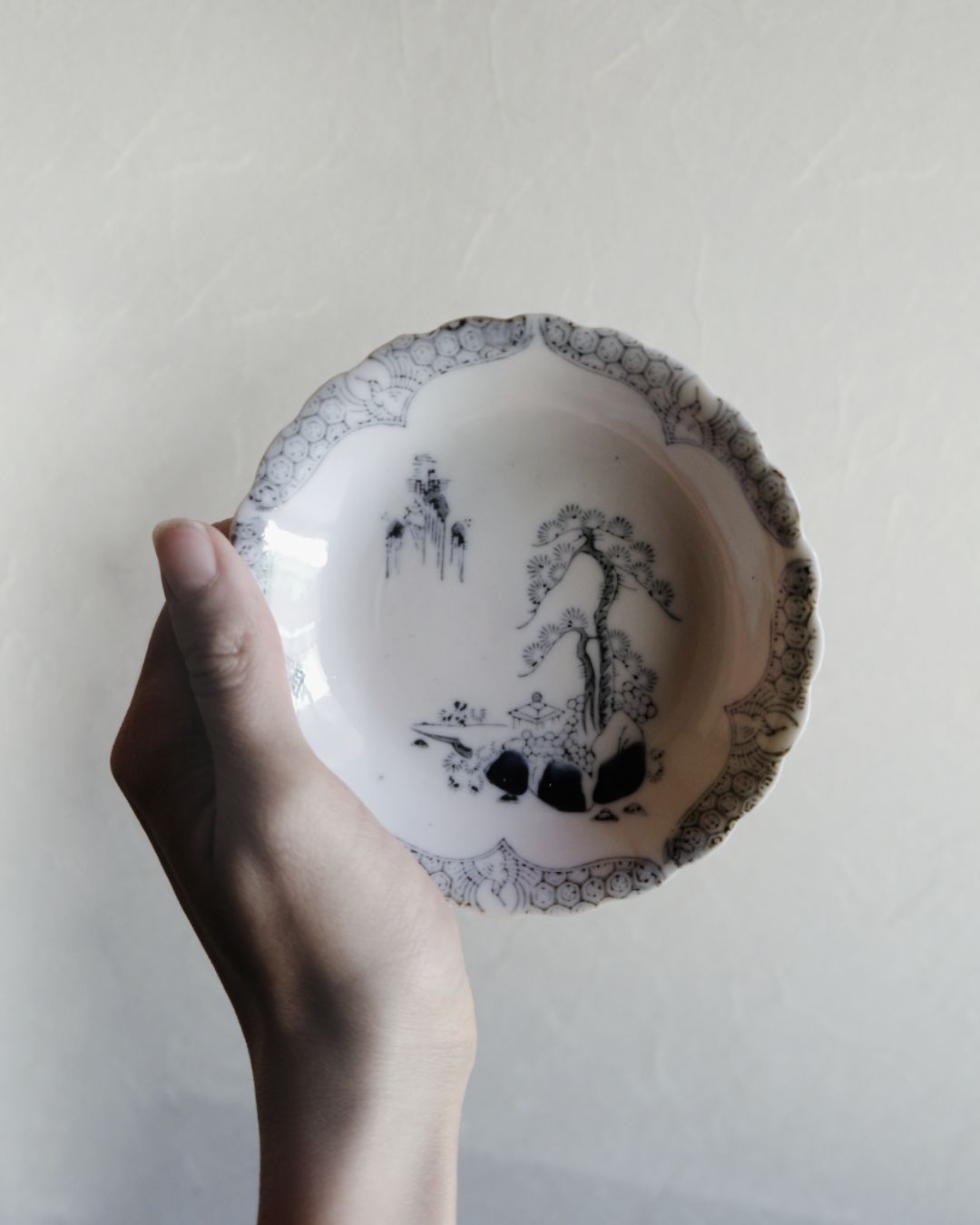 Petite assiette ancienne – paysage, inban