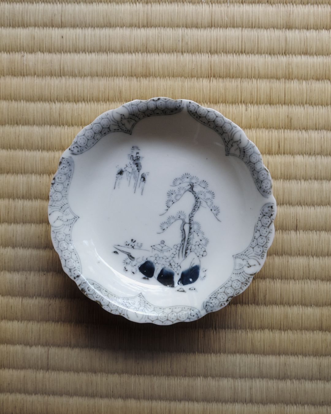 Petite assiette ancienne – paysage, inban